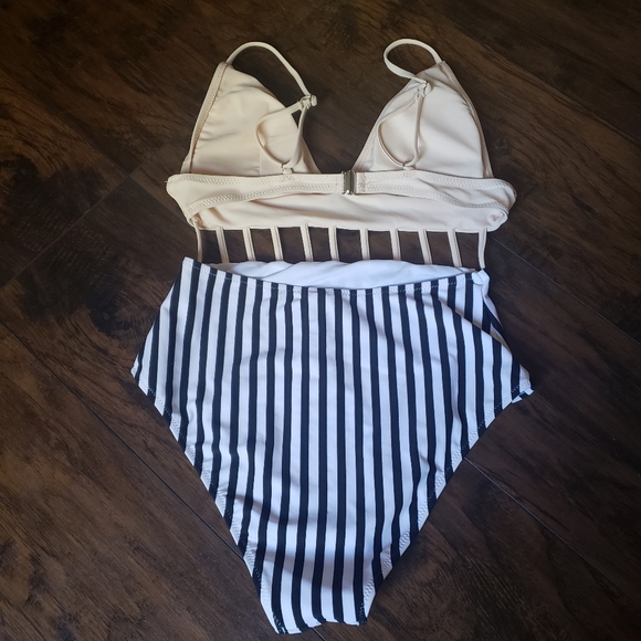 Cupshe Swimsuit 1PC - Picture 2 of 8